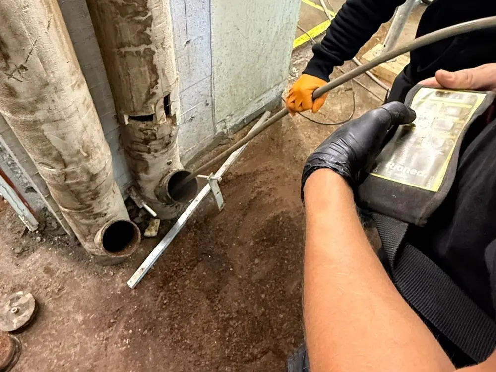 Sanierung einer Inhouse-Abwasserleitung mit dem Sprayliner-Verfahren